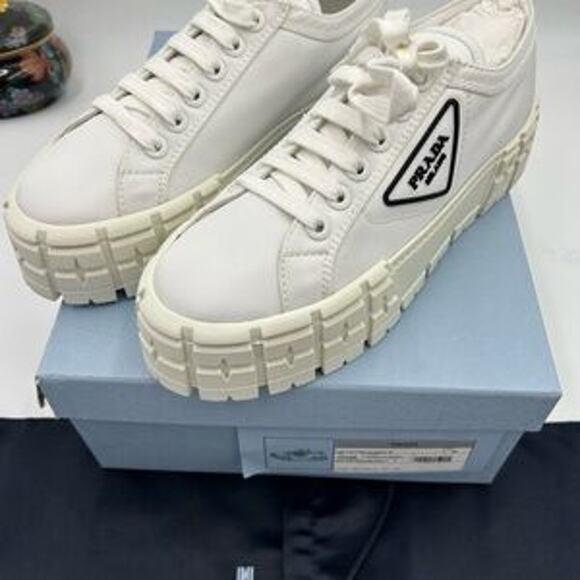 Women's Prada double wheel chunky low top sneakers size 40 made in Italy - Picture 7 of 12